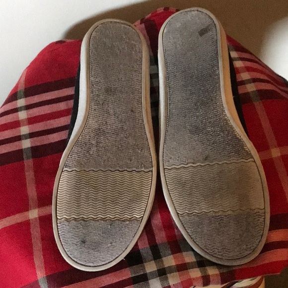 Great little black canvas style flats with black sequin covered toes. Size 6.5 - Picture 3 of 6